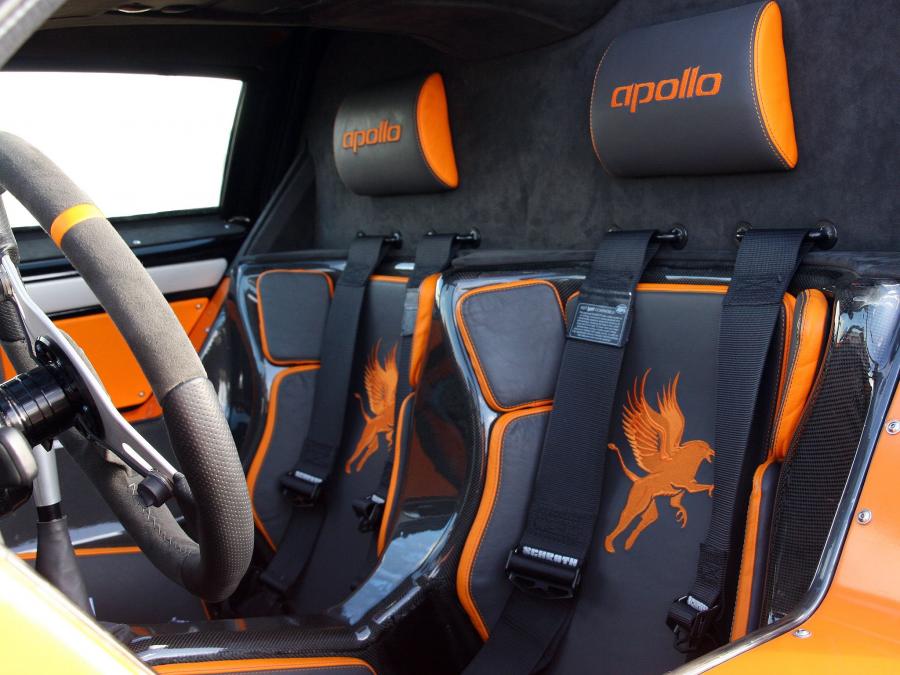 Интерьер Gumpert Apollo Basic 2007 года  (фото 8 из 19)